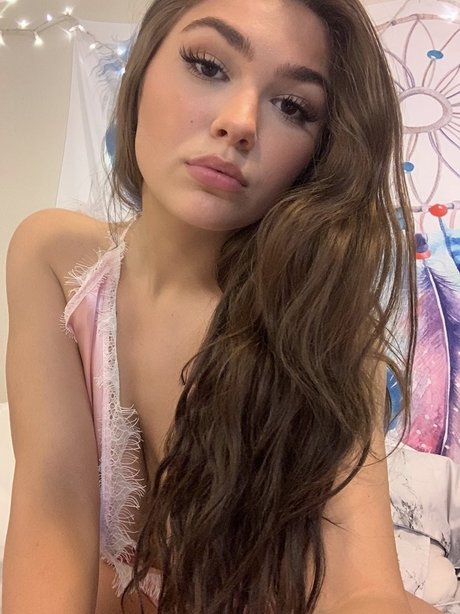 Naakte gelekte OnlyFans-foto van Ariataylor