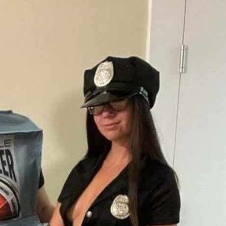 Naakte gelekte OnlyFans-foto van Nudiststreamer
