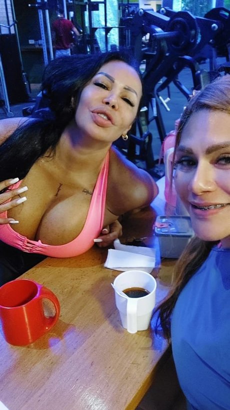 Naakte gelekte OnlyFans-foto van Carolina Luna
