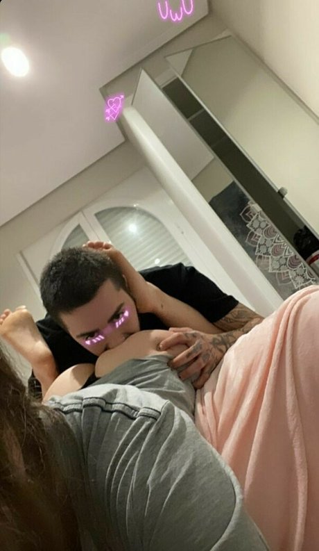 Naakte gelekte OnlyFans-foto van Littleragergirl