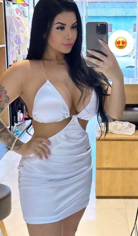 Naakte gelekte OnlyFans-foto van Kerolen Amaral