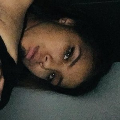 Naakte gelekte OnlyFans-foto van Mikaelatesta