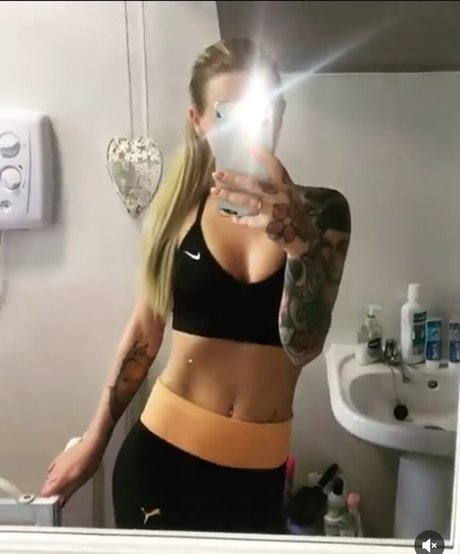 Naakte gelekte OnlyFans-foto van Emma Jane Donald