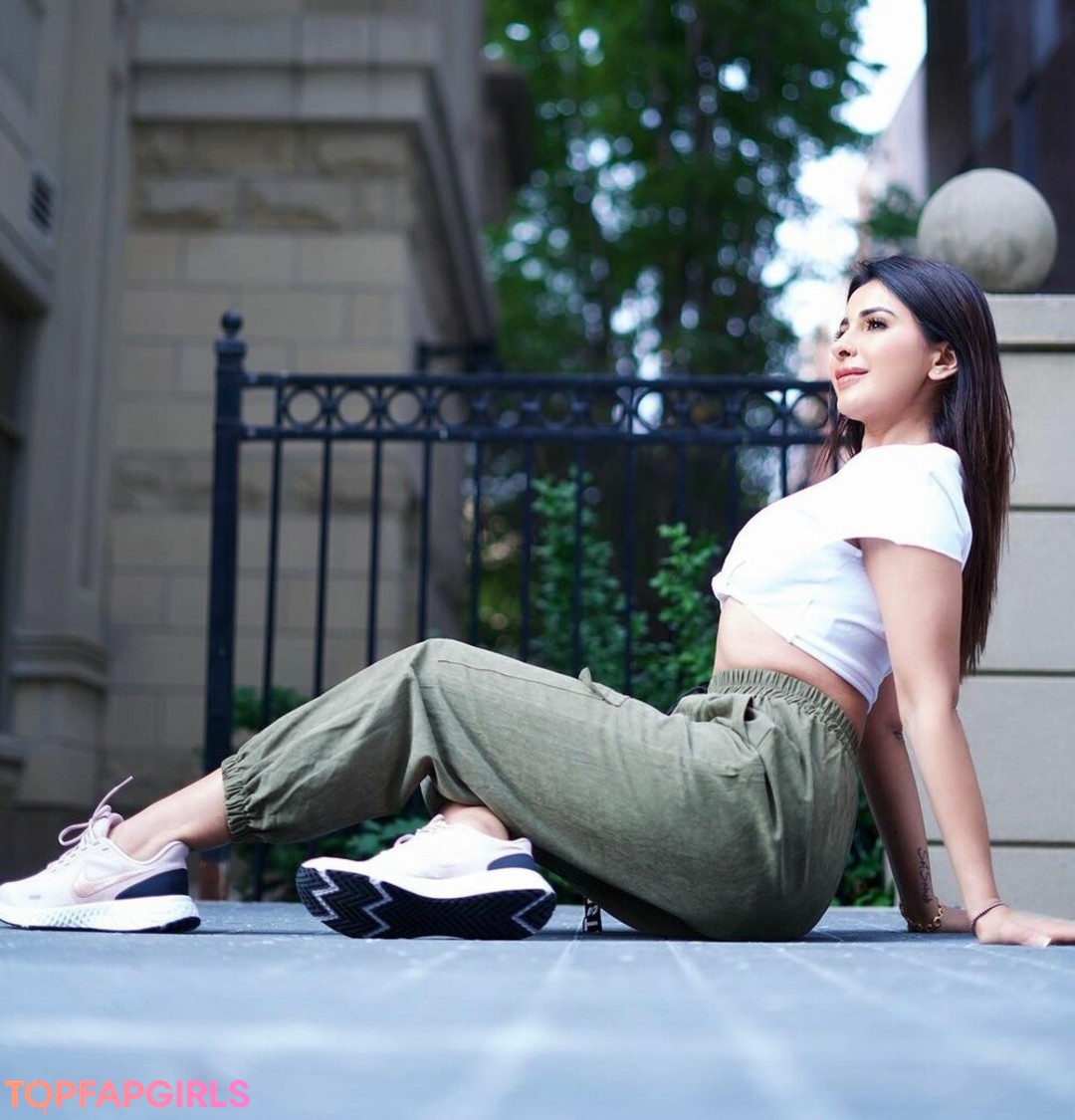 Naakte gelekte OnlyFans-foto van Meetii Kalher #1229
