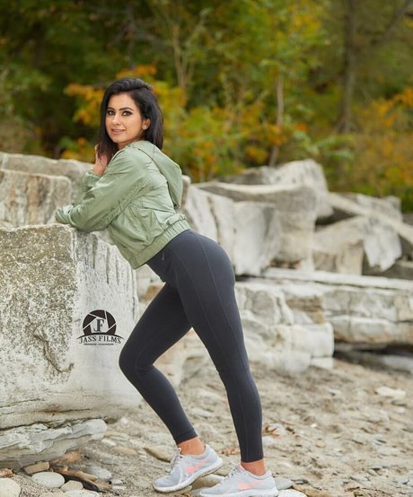 Naakte gelekte OnlyFans-foto van Meetii Kalher
