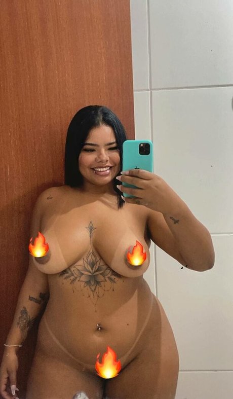 Naakte gelekte OnlyFans-foto van Jasmini Rodrigues