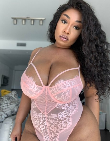 Naakte gelekte OnlyFans-foto van Brittneytonee