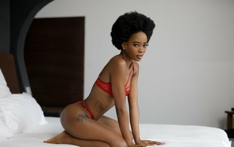 Naakte gelekte OnlyFans-foto van Alicia