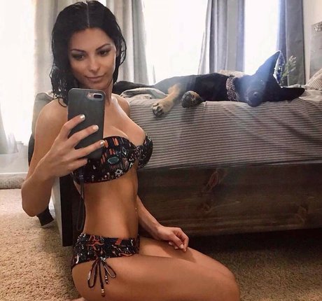 Naakte gelekte OnlyFans-foto van Noelle Best