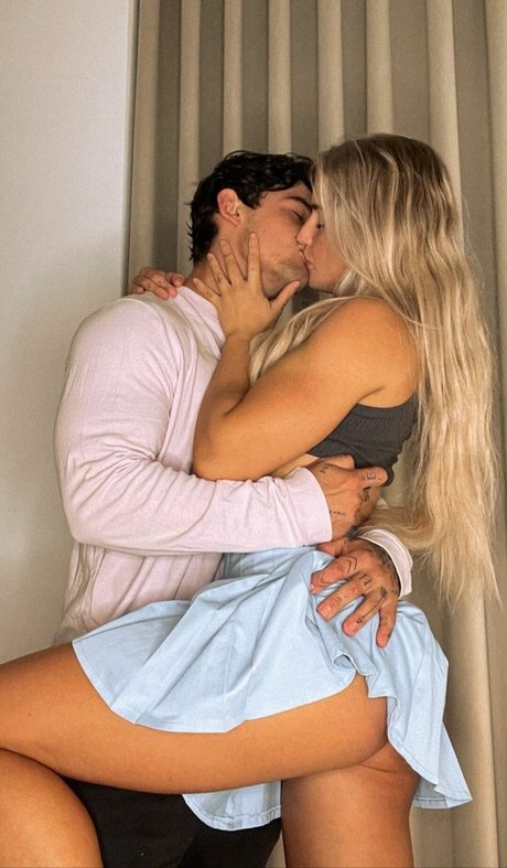 Naakte gelekte OnlyFans-foto van Emma Hartley