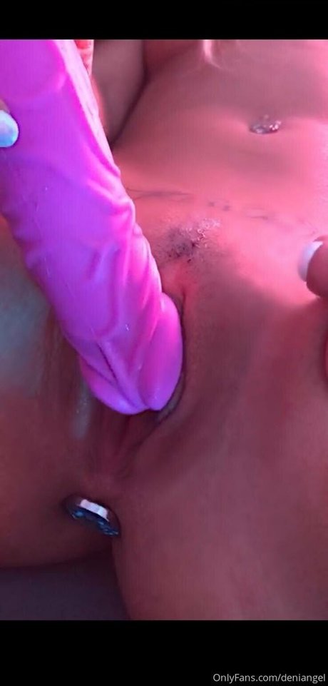 Naakte gelekte OnlyFans-foto van Deniangel