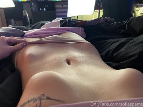 Naakte gelekte OnlyFans-foto van Sofia Elizabeth