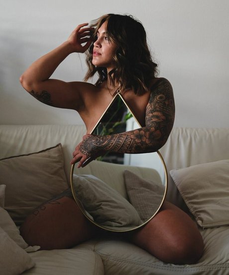Naakte gelekte OnlyFans-foto van Buffbunny98