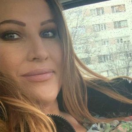Naakte gelekte OnlyFans-foto van Laura Orsolya