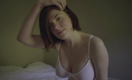 Naakte gelekte OnlyFans-foto van Claire Moulin