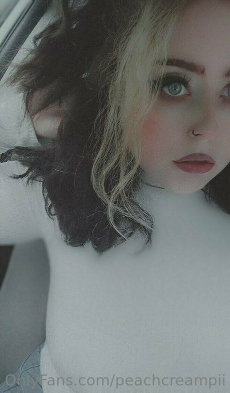 Naakte gelekte OnlyFans-foto van Peachcreampii