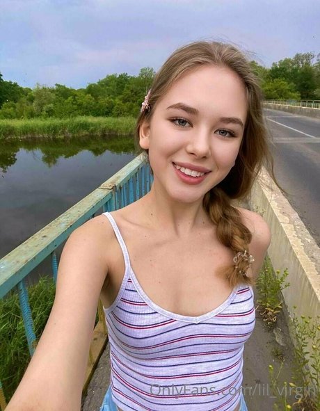 Naakte gelekte OnlyFans-foto van Lilvirgin