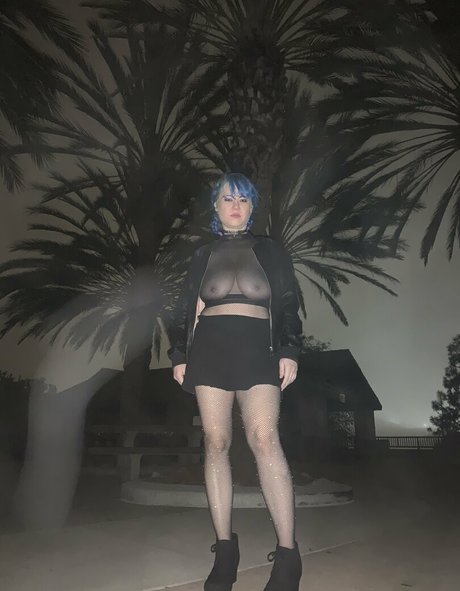 Naakte gelekte OnlyFans-foto van Thebluehexxx