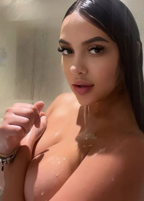 Naakte gelekte OnlyFans-foto van Juanita Gomez