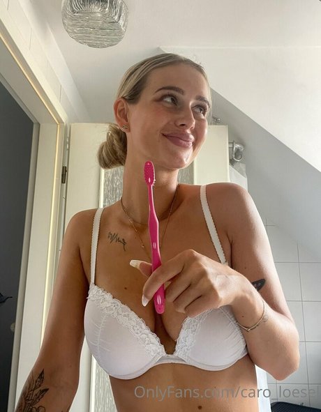 Naakte gelekte OnlyFans-foto van Caro Loesel
