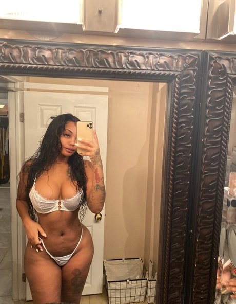 Naakte gelekte OnlyFans-foto van Brandi Sheri