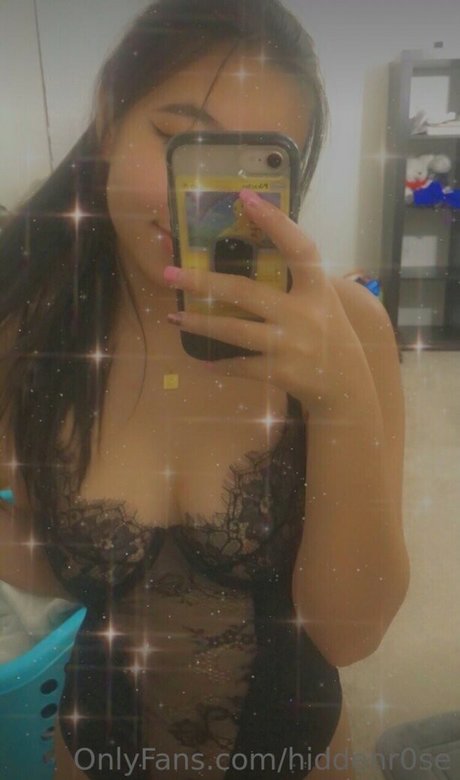 Naakte gelekte OnlyFans-foto van Hiddenr0se