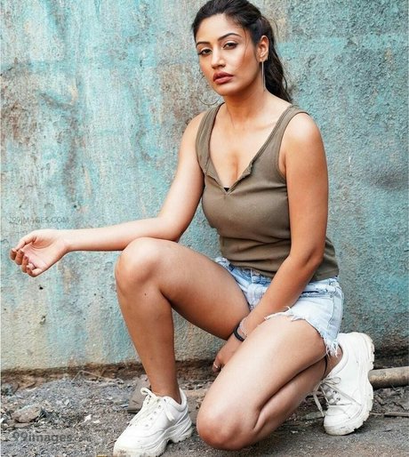Naakte gelekte OnlyFans-foto van Surbhi Chandna