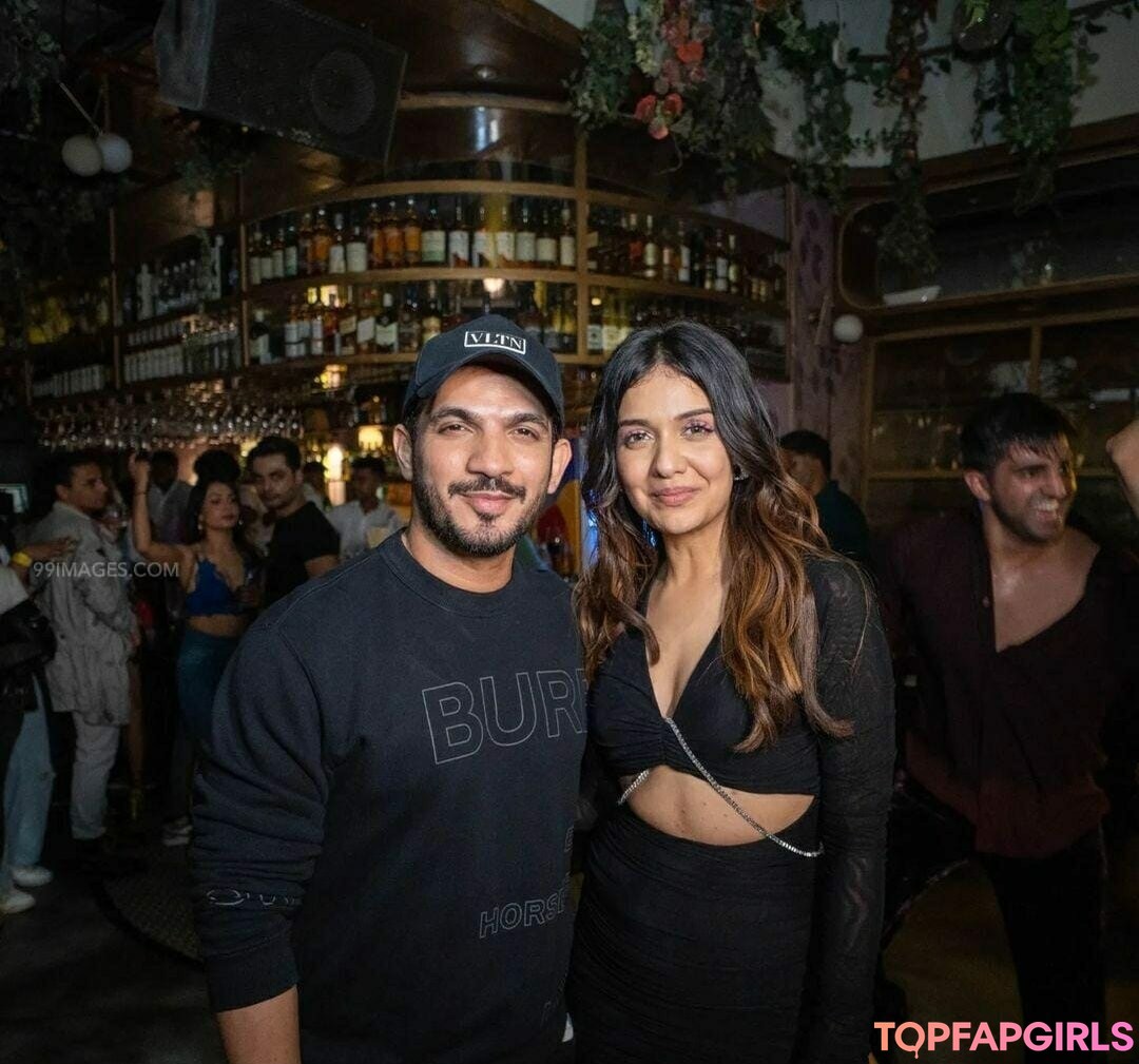 Naakte gelekte OnlyFans-foto van Divya Agarwal #28 Naakte gelekte OnlyFans-foto van Divya Agarwal #28