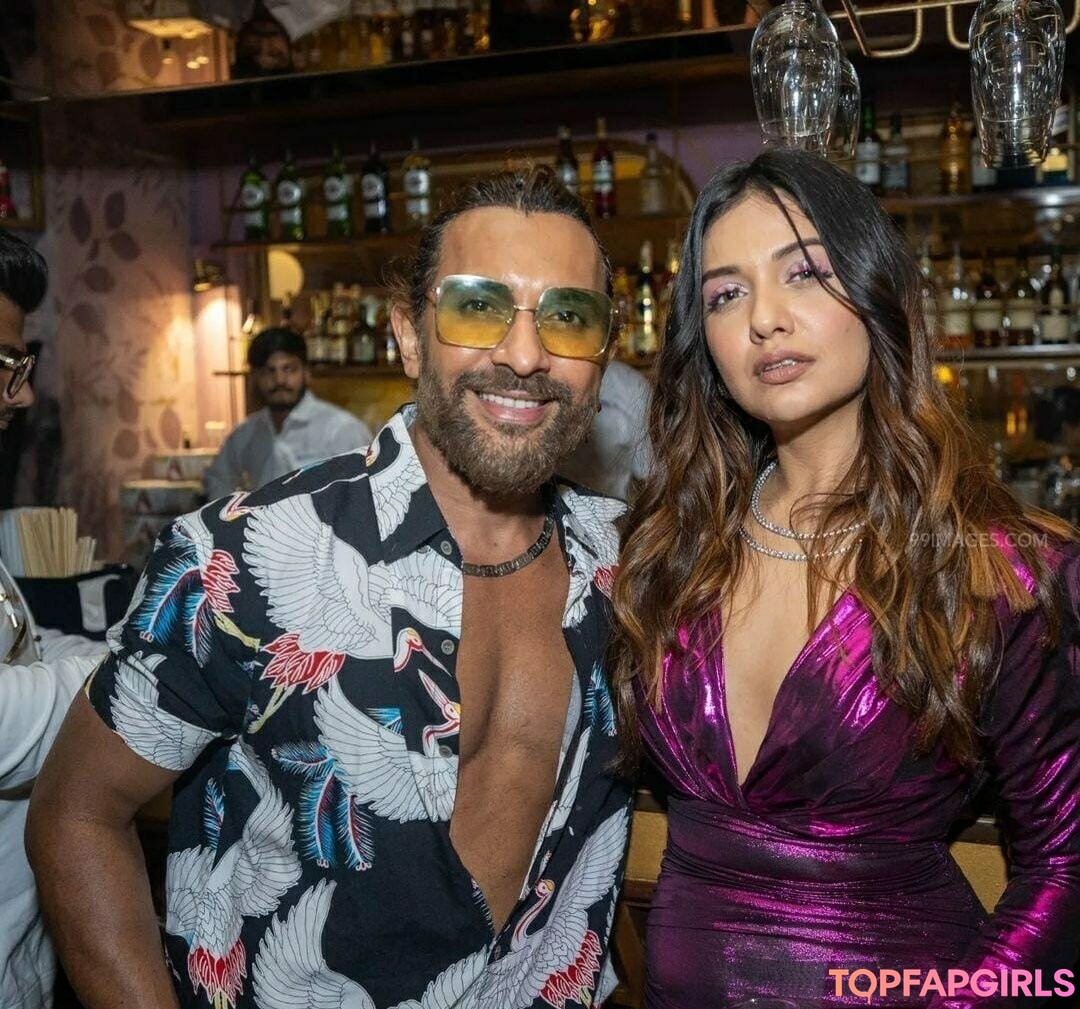 Naakte gelekte OnlyFans-foto van Divya Agarwal #30 Naakte gelekte OnlyFans-foto van Divya Agarwal #30