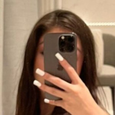 Naakte gelekte OnlyFans-foto van Ashley G