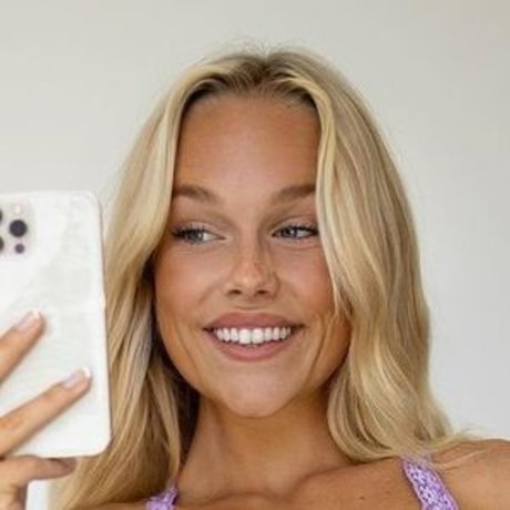 Naakte gelekte OnlyFans-foto van Estelle Berglin