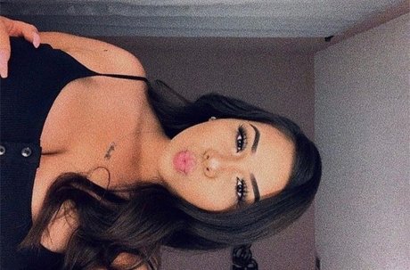 Naakte gelekte OnlyFans-foto van Hediorher
