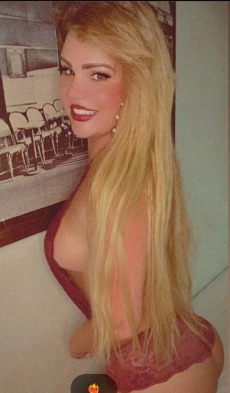 Naakte gelekte OnlyFans-foto van Lili Influente