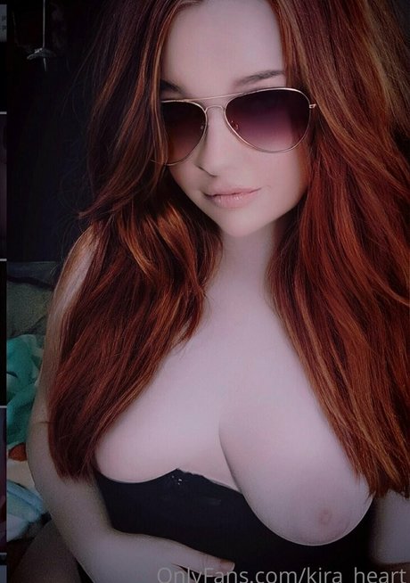 Naakte gelekte OnlyFans-foto van Kiraheartx