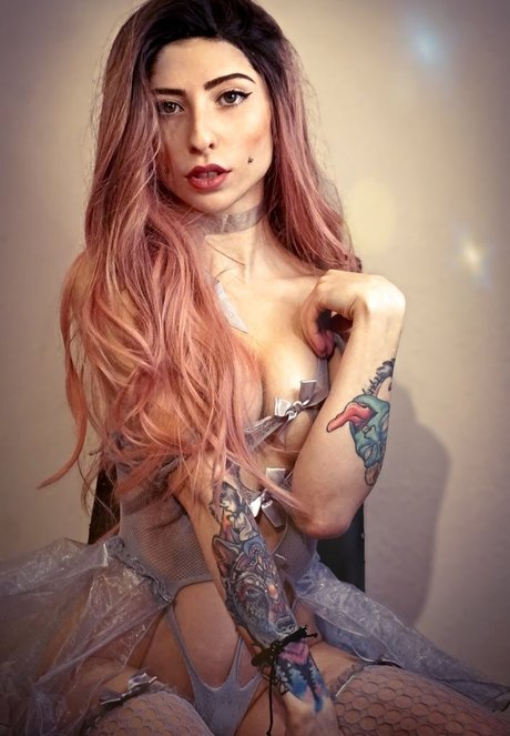 Naakte gelekte OnlyFans-foto van Ciiraiyazarela