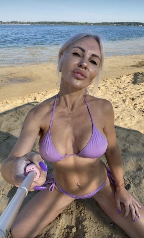 Naakte gelekte OnlyFans-foto van Hotnessi