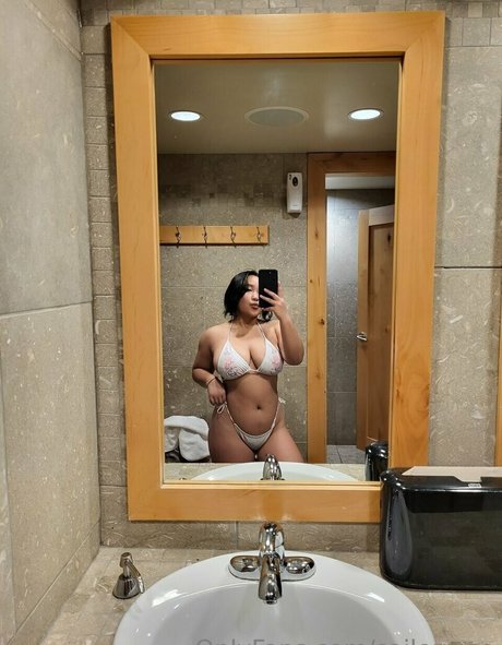 Naakte gelekte OnlyFans-foto van Saysay