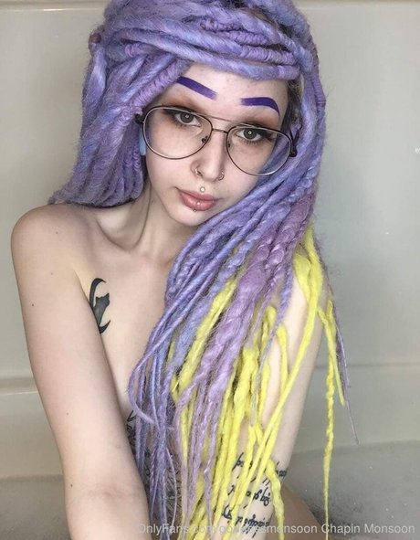 Naakte gelekte OnlyFans-foto van Holy Roller Barbie