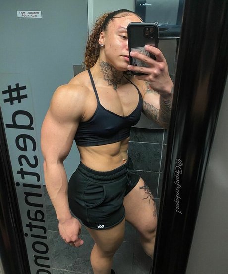 Naakte gelekte OnlyFans-foto van Gymfreakgen1