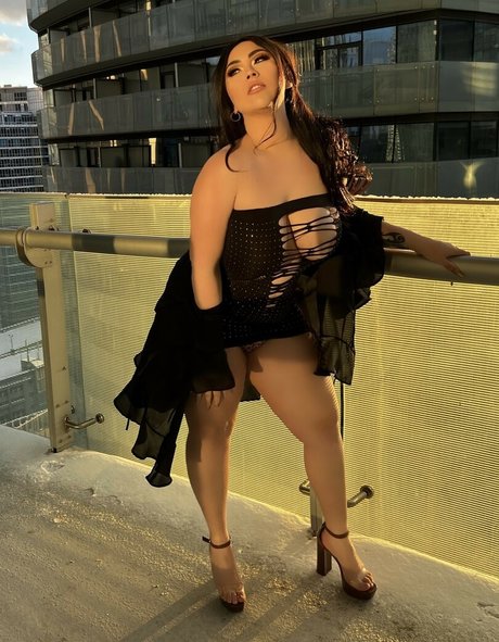 Naakte gelekte OnlyFans-foto van Miss Leira