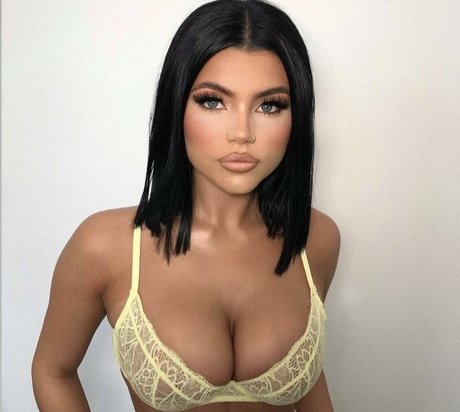 Naakte gelekte OnlyFans-foto van Haylee Pretty