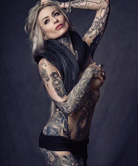 Naakte gelekte OnlyFans-foto van Tattoo Artists