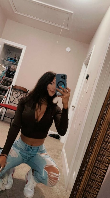 Naakte gelekte OnlyFans-foto van Harlee