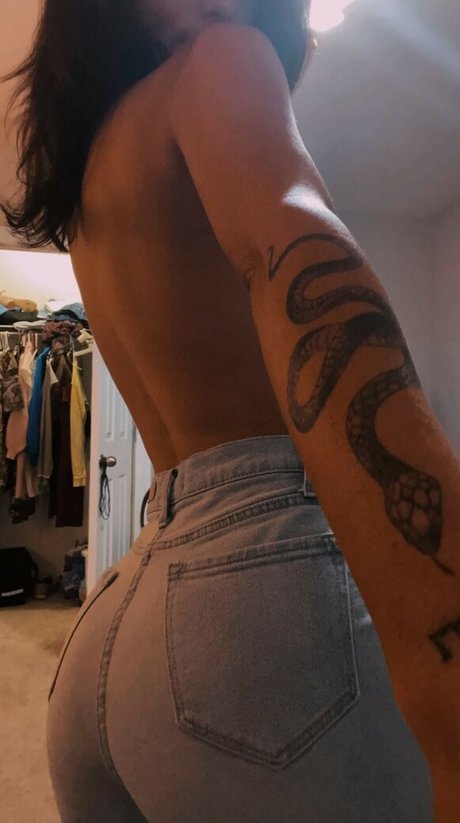 Naakte gelekte OnlyFans-foto van Harlee
