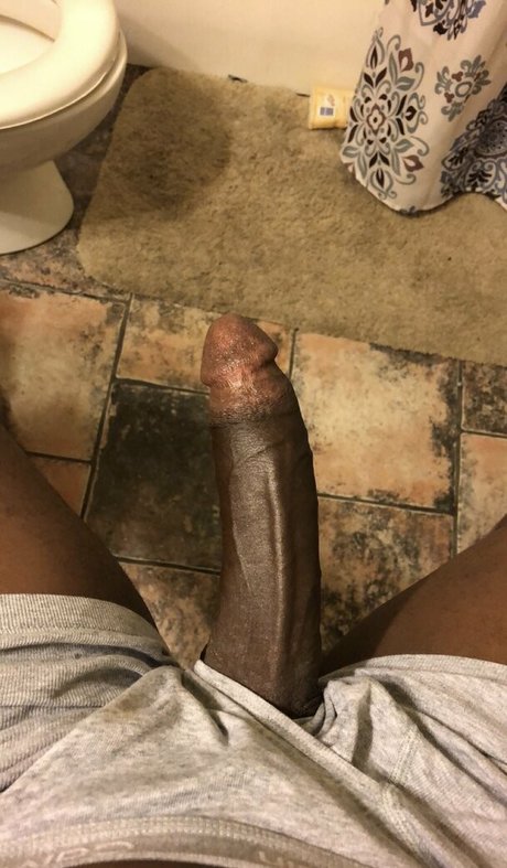 Naakte gelekte OnlyFans-foto van Youbgbullbbc