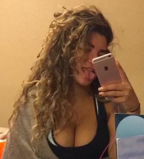Naakte gelekte OnlyFans-foto van Babyyameera