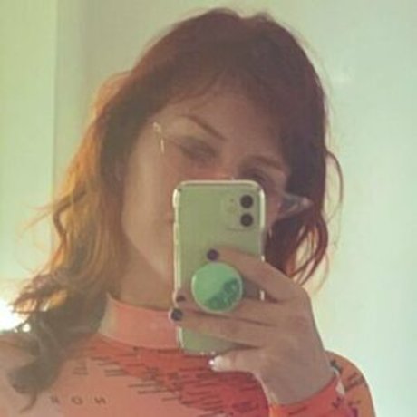 Naakte gelekte OnlyFans-foto van Smokeandsomno