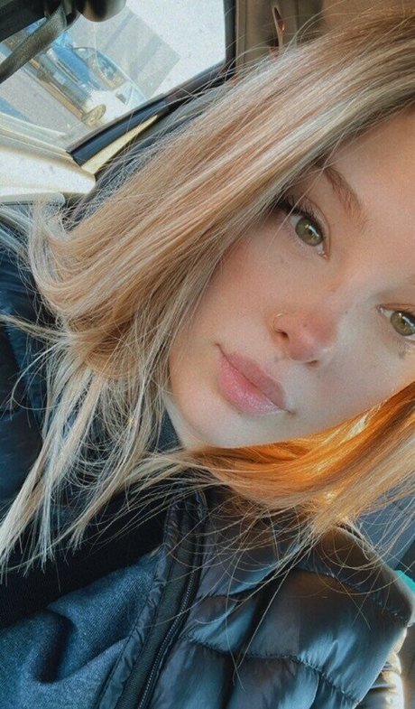 Naakte gelekte OnlyFans-foto van Karmamegs