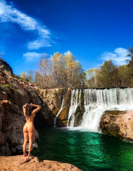 Naakte gelekte OnlyFans-foto van Sloane Nash
