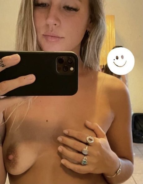 Naakte gelekte OnlyFans-foto van Amber Gain